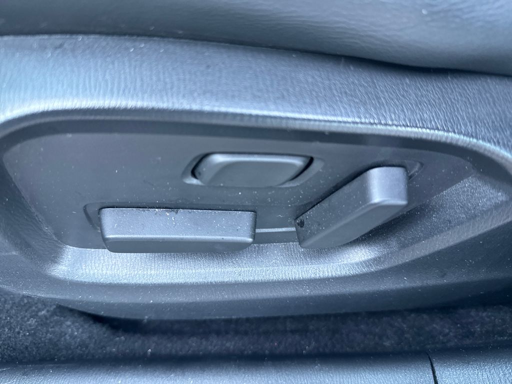 Vehicle image 31 of 34