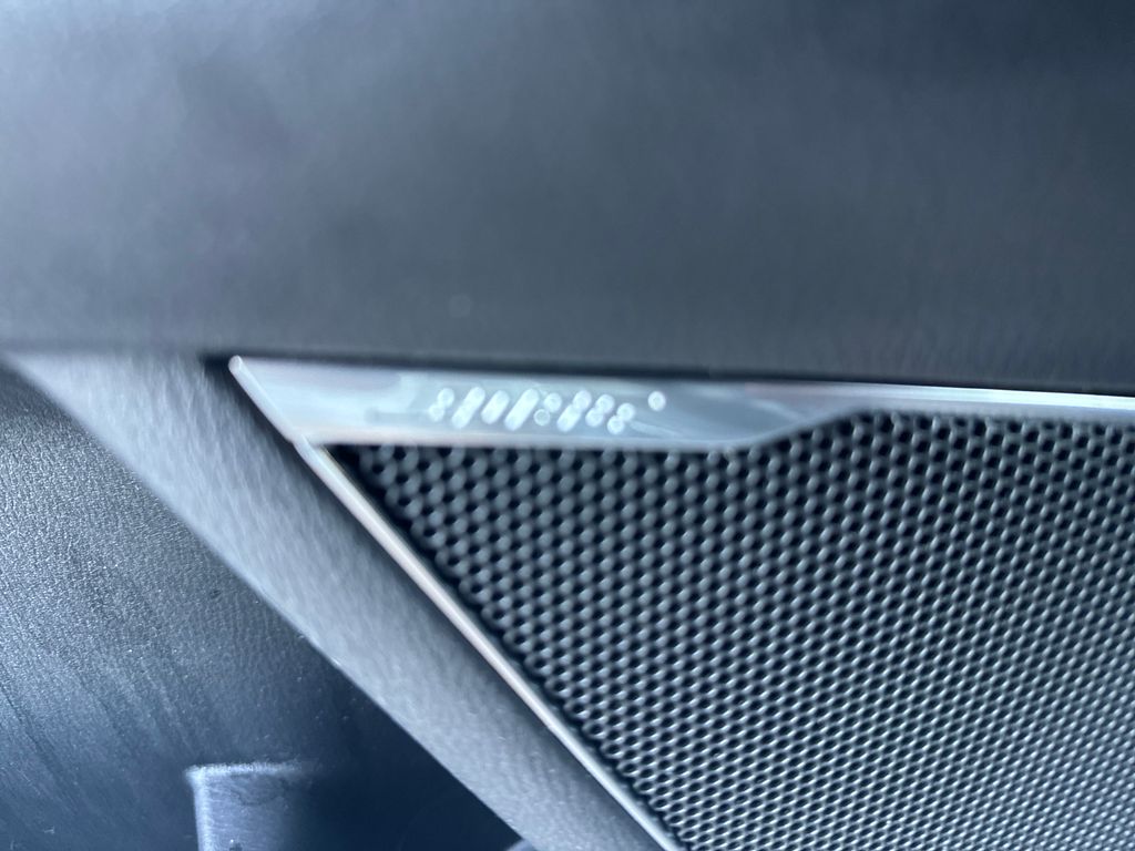 Vehicle image 25 of 34