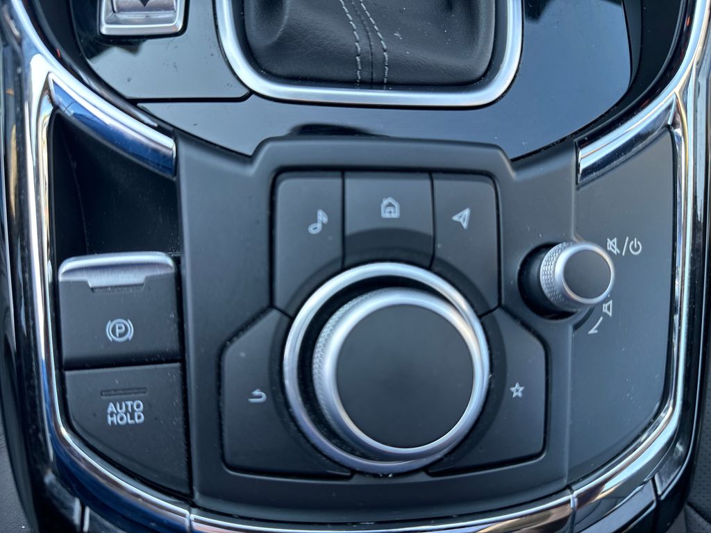 Vehicle image 20 of 34