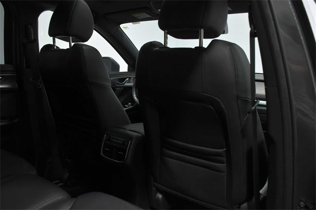 Vehicle image 10 of 34