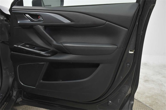 Vehicle image 24 of 34