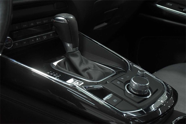 Vehicle image 21 of 34