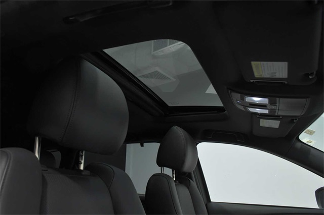 Vehicle image 14 of 34