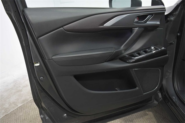 Vehicle image 22 of 34