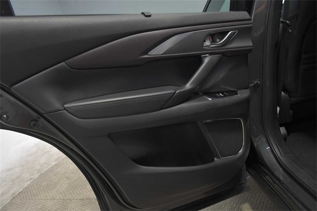 Vehicle image 23 of 34