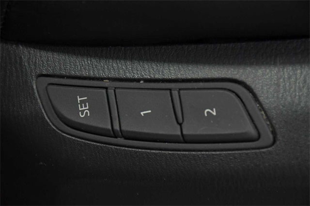 Vehicle image 30 of 34