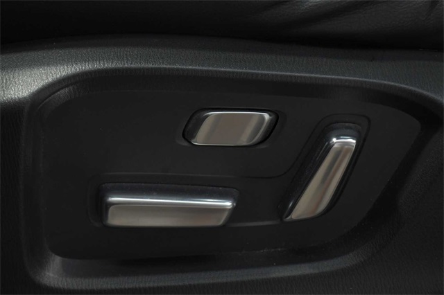 Vehicle image 26 of 34
