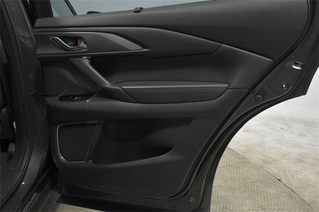 Vehicle image 25 of 34