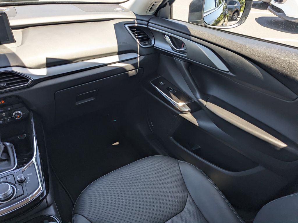Vehicle image 20 of 34