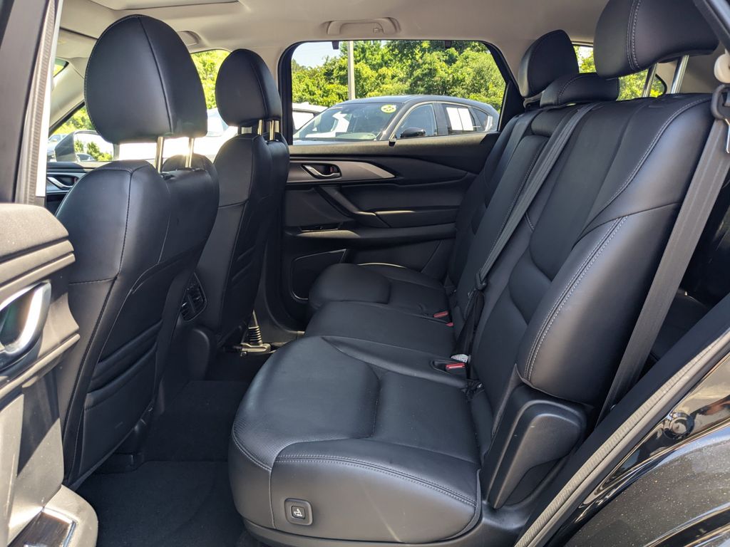 Vehicle image 17 of 34