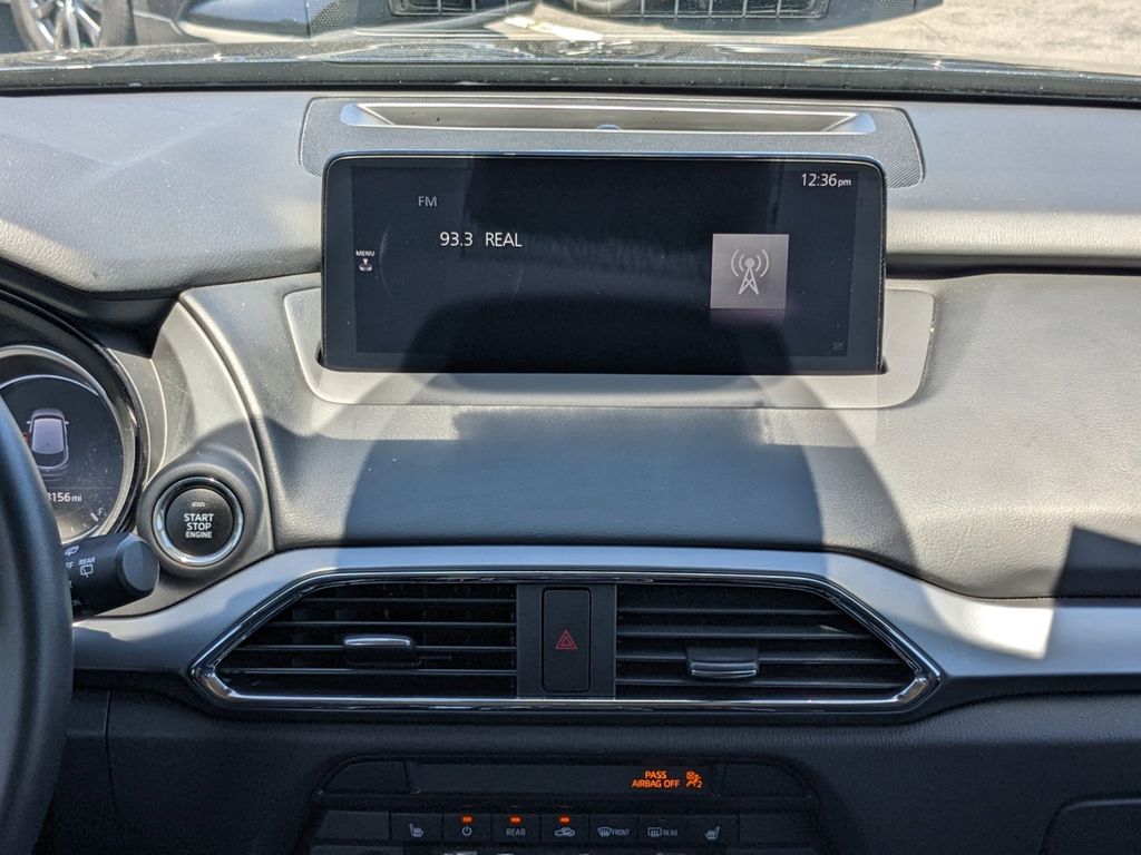 Vehicle image 21 of 34