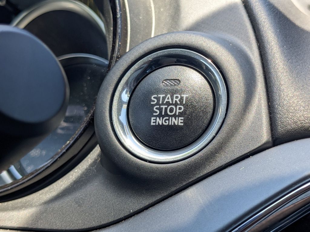 Vehicle image 33 of 34