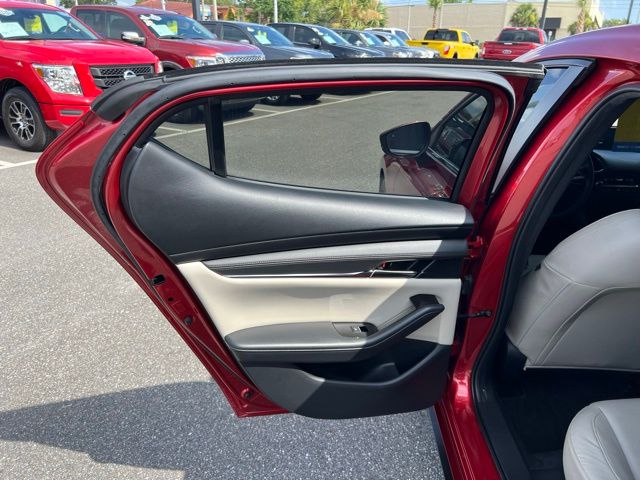 Vehicle image 33 of 46
