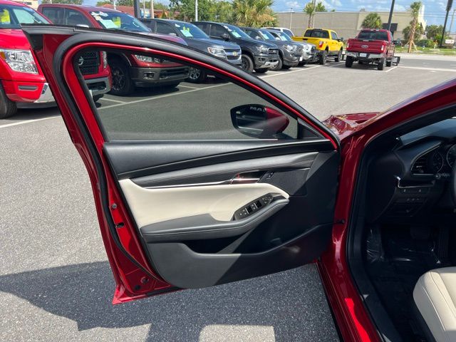 Vehicle image 20 of 46
