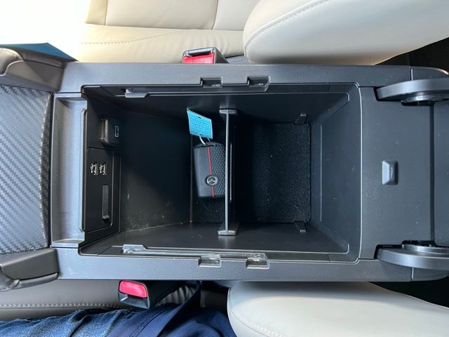 Vehicle image 31 of 46