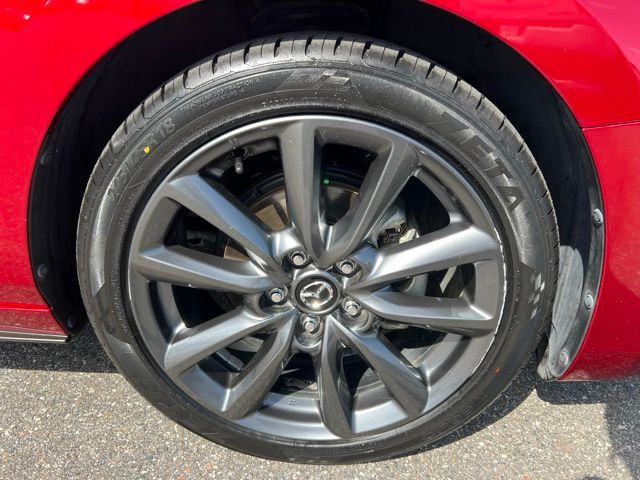 Vehicle image 11 of 46