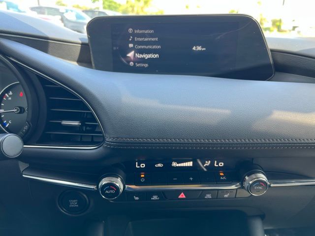 Vehicle image 28 of 46