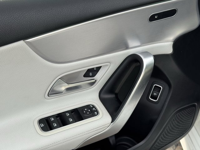 Vehicle image 22 of 27