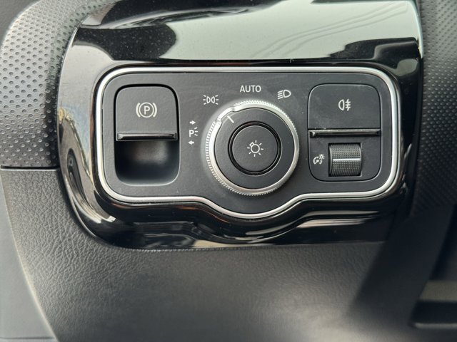 Vehicle image 21 of 27