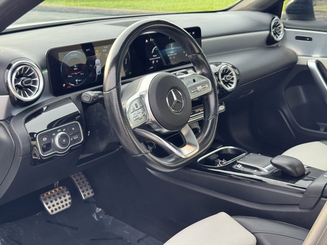 Vehicle image 11 of 27