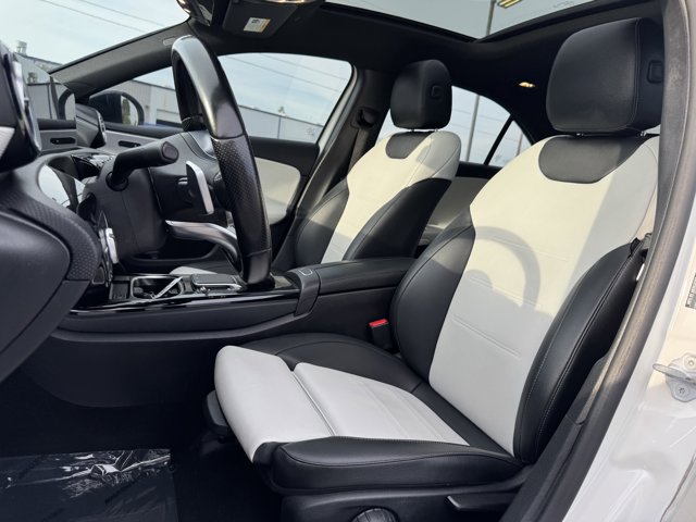 Vehicle image 23 of 27