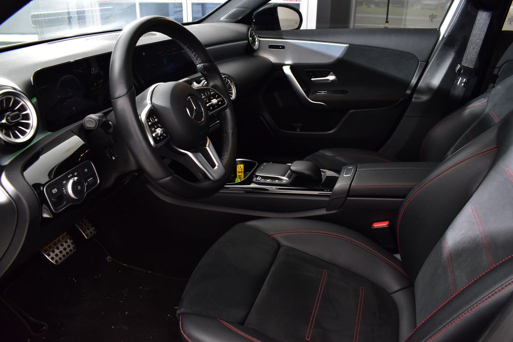 Vehicle image 10 of 21