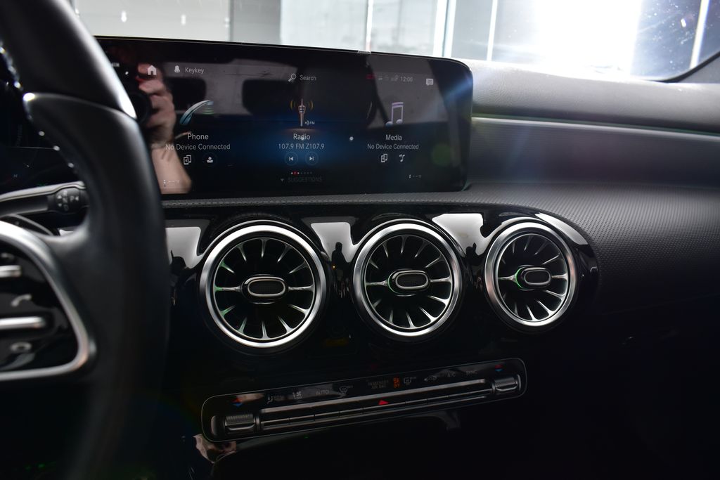 Vehicle image 11 of 21