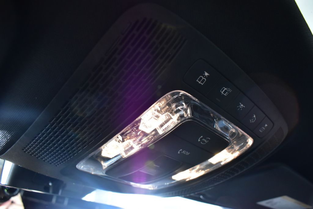 Vehicle image 17 of 21