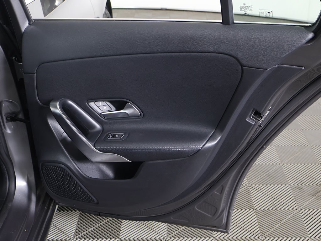Vehicle image 31 of 53