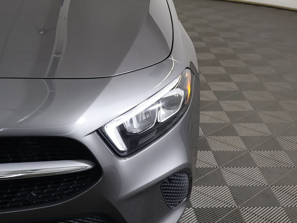 Vehicle image 37 of 53