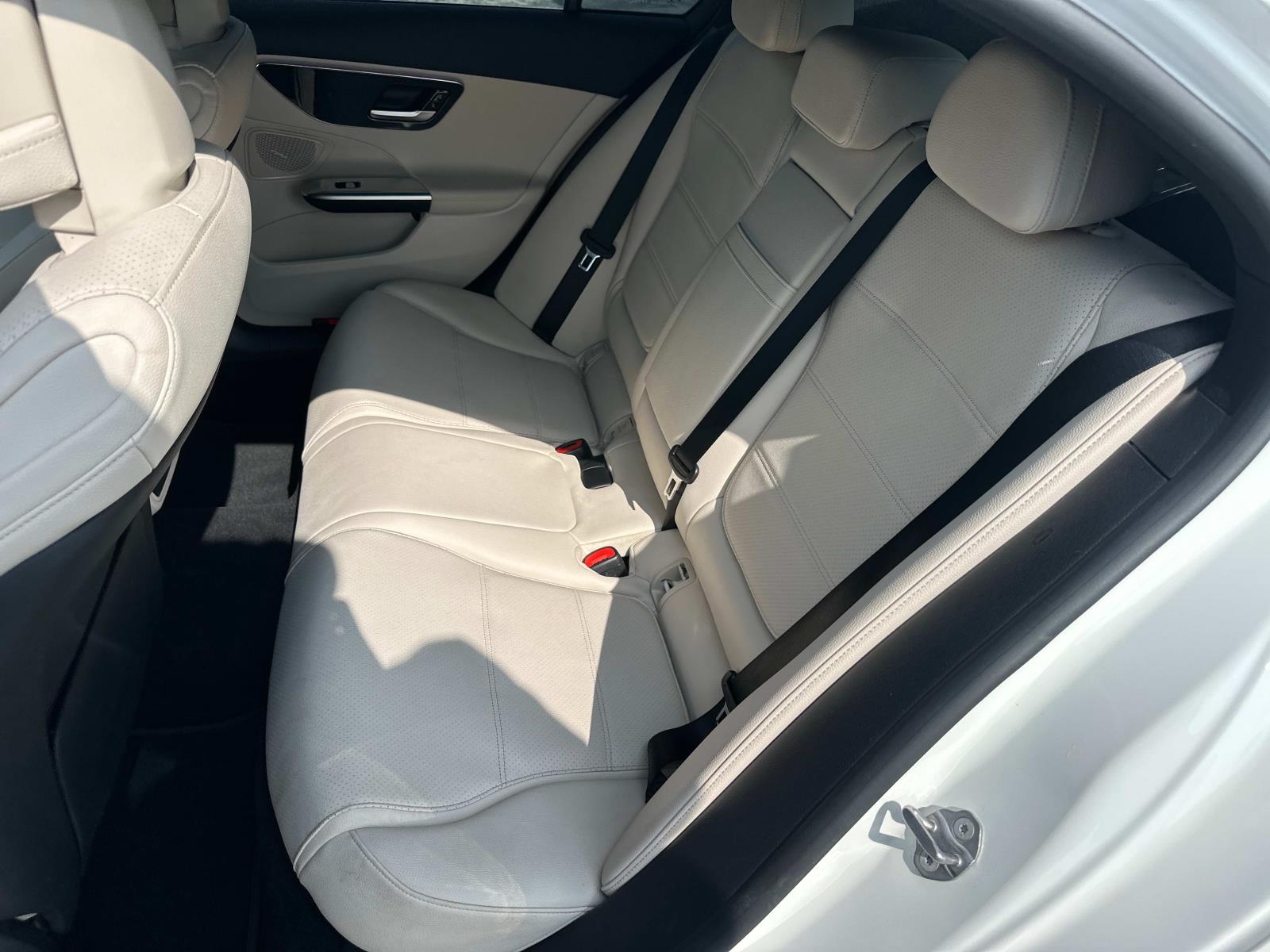 Vehicle image 13 of 21