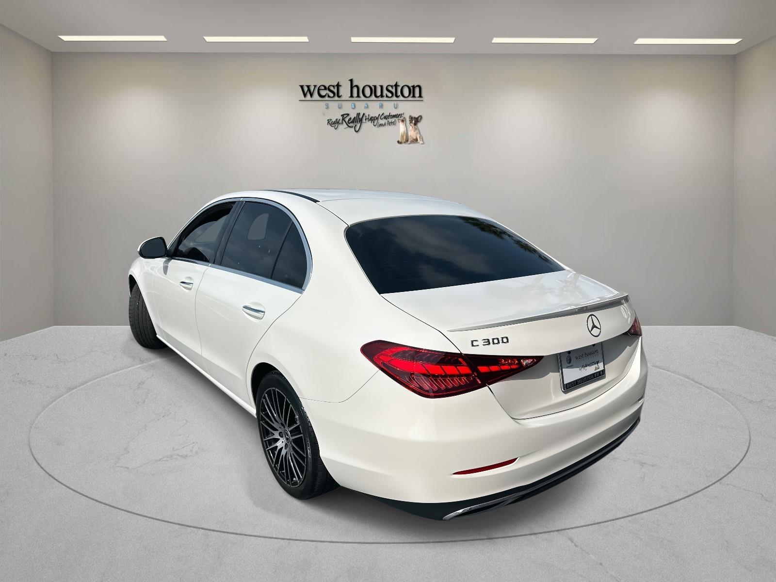 Vehicle image 11 of 21