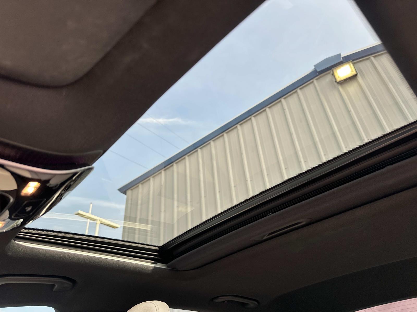 Vehicle image 20 of 21
