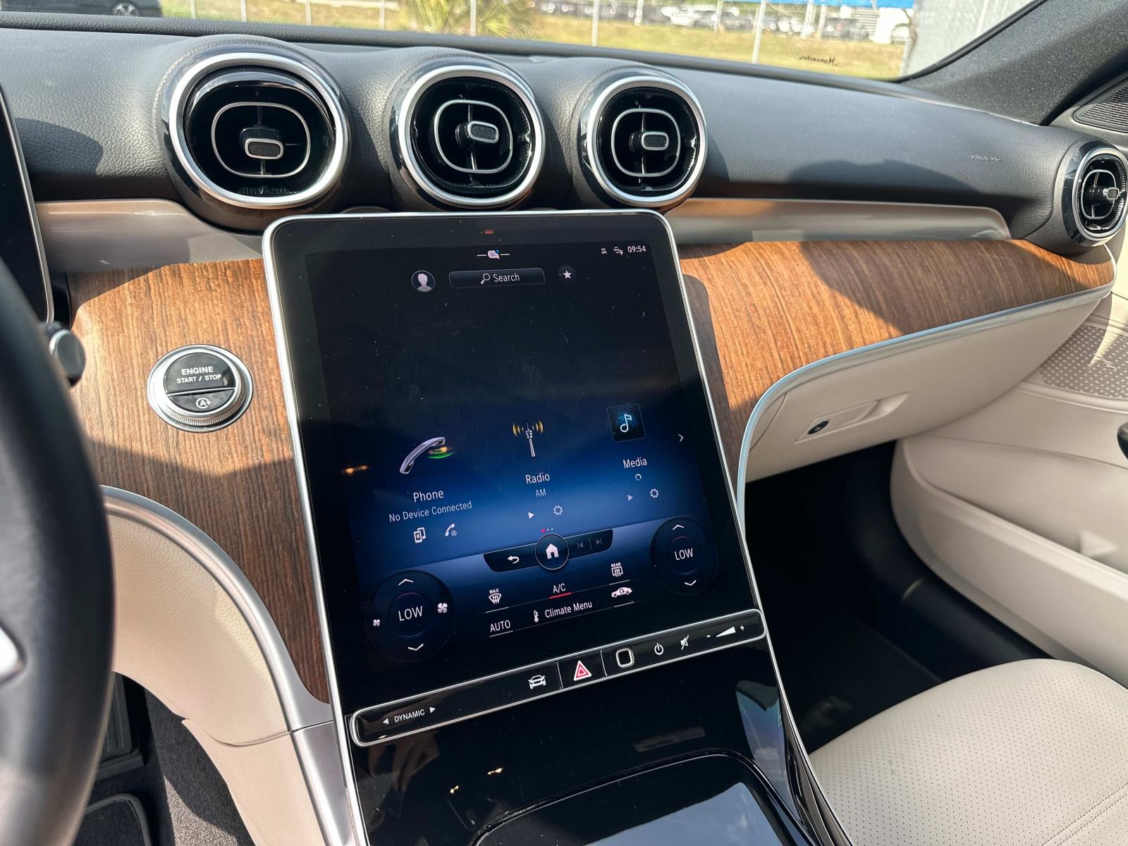 Vehicle image 17 of 21