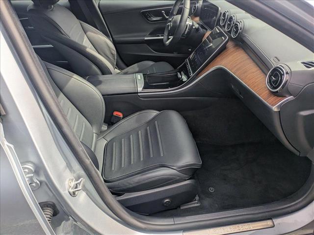 Vehicle image 21 of 23