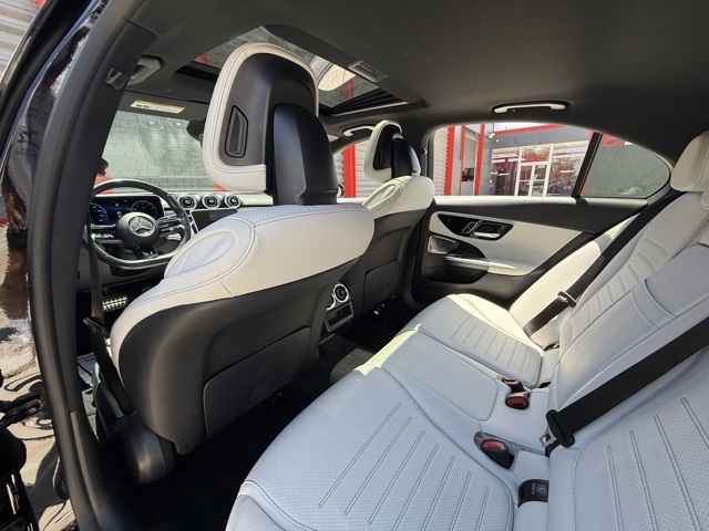 Vehicle image 20 of 30