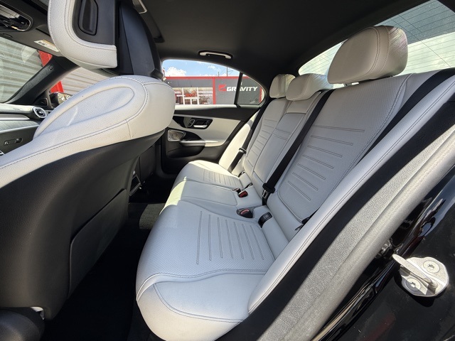 Vehicle image 14 of 30