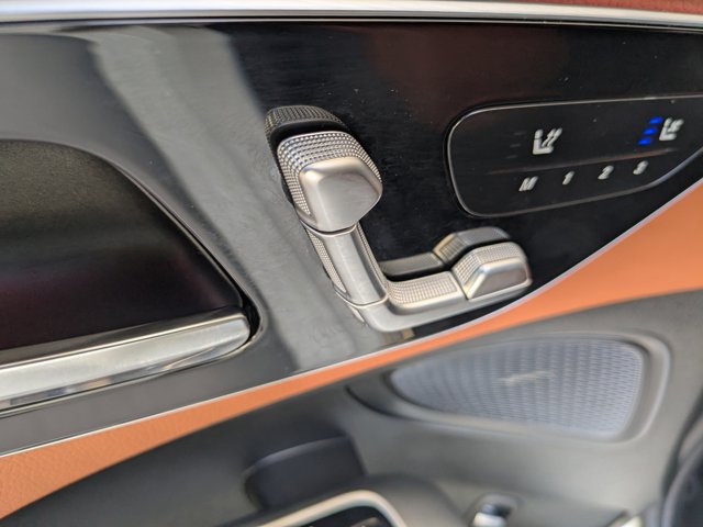 Vehicle image 22 of 32