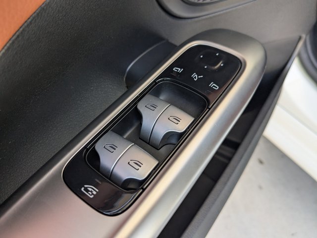 Vehicle image 21 of 32