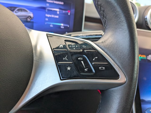 Vehicle image 25 of 32