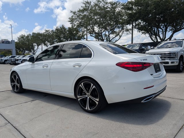 Vehicle image 8 of 32