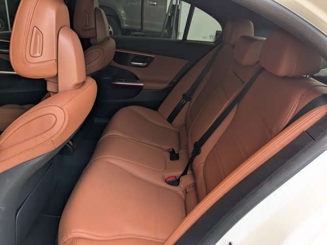 Vehicle image 17 of 32