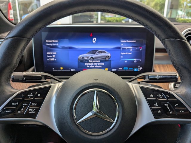 Vehicle image 26 of 32