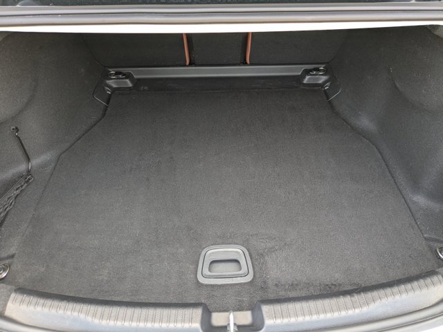 Vehicle image 18 of 32