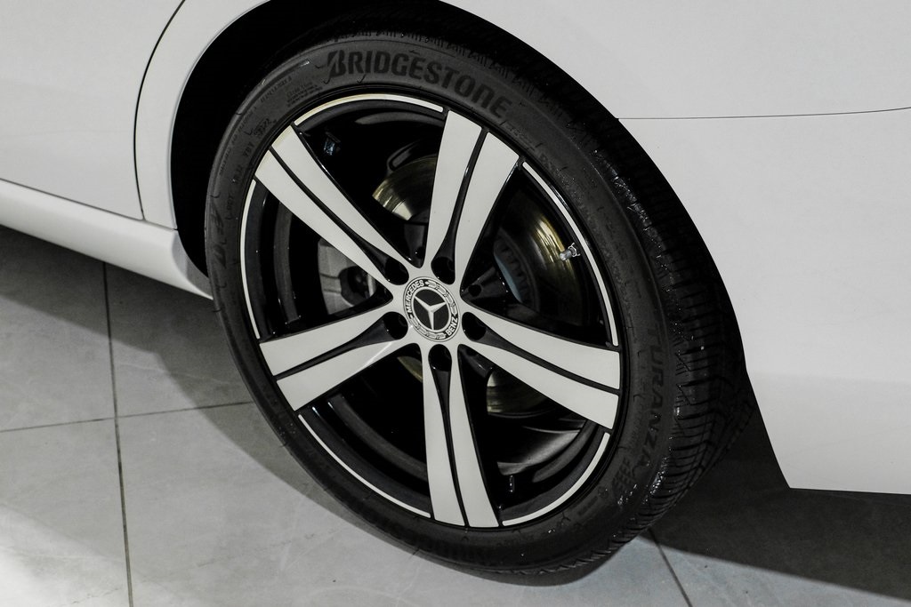 Vehicle image 47 of 49