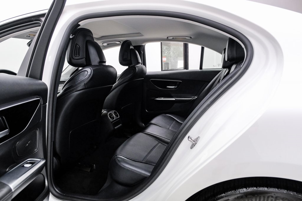 Vehicle image 27 of 49