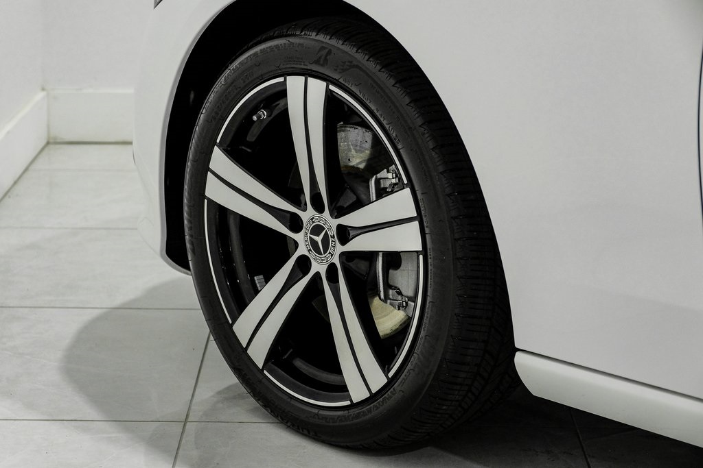 Vehicle image 46 of 49