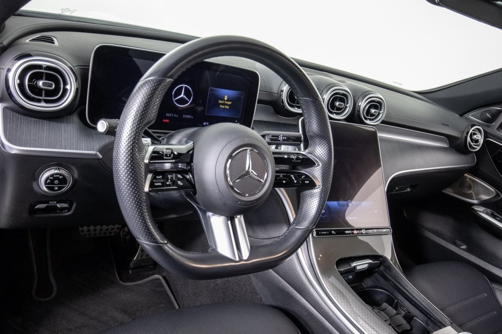 Vehicle image 17 of 26