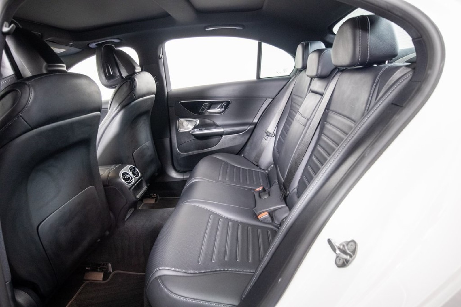 Vehicle image 11 of 26