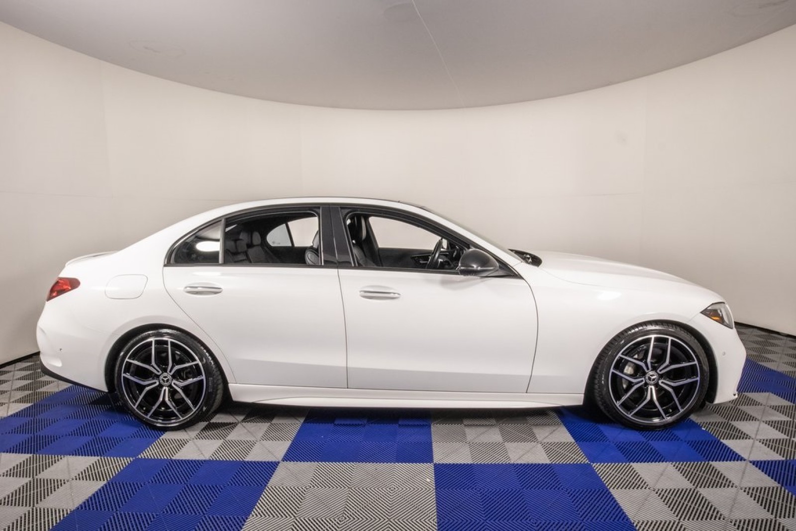 Vehicle image 4 of 26